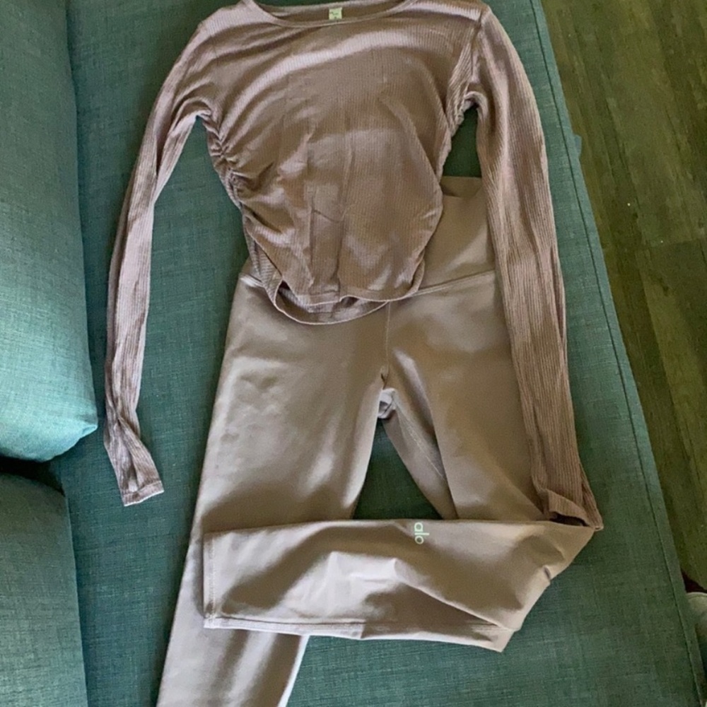 ALO yoga set in Woodrose